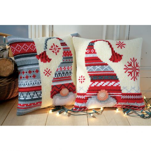 Christmas elf”. Kit-ricamo per cuscino – Perlinissima